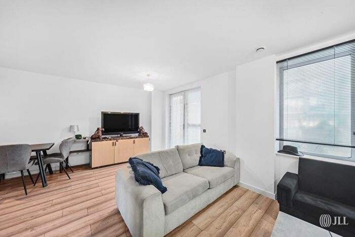 3 Bedroom Flat For Sale In Wise Road, London, E15