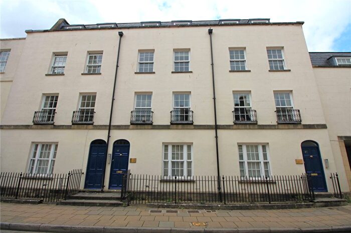 2 Bedroom Flat To Rent In St. Georges Place, Cheltenham, Gloucestershire, GL50