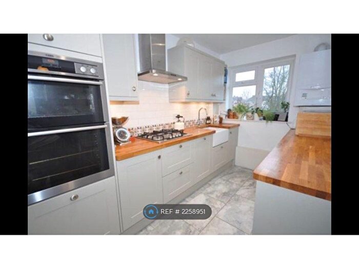 2 Bedroom Maisonette To Rent In Cranebrook, Twickenham, TW2