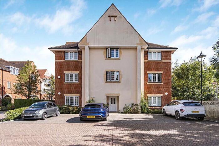 2 Bedroom Apartment For Sale In Lark Hill, Waterways, OX2