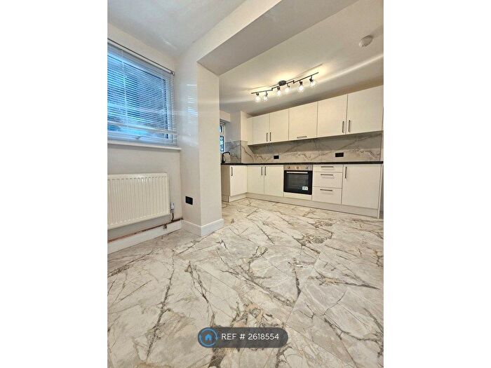 3 Bedroom Flat To Rent In Ordnance Road, London, SE18