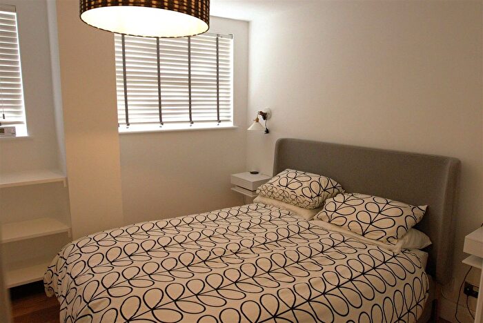 2 Bedroom Property To Rent In Kew Bridge Road, Brentford, TW8