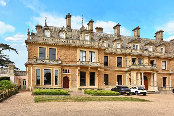 3 Bedroom Flat To Rent In The Mansion, Cobham Park, Cobham, KT11