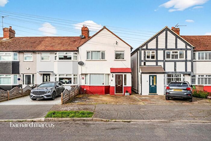 3 Bedroom Terraced House For Sale In Buckland Way, Worcester Park, KT4