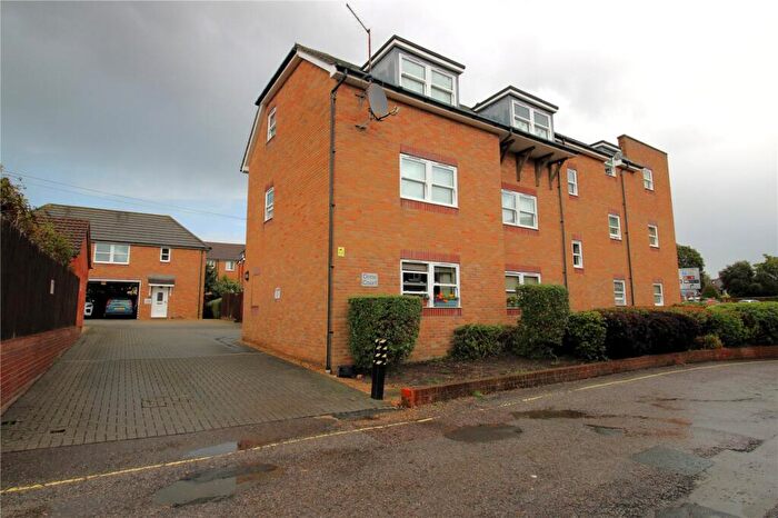 2 Bedroom Apartment For Sale In Orme Court, Fareham, PO16