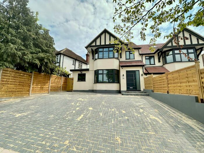 6 Bedroom Semi-Detached House To Rent In Westside, London, NW4