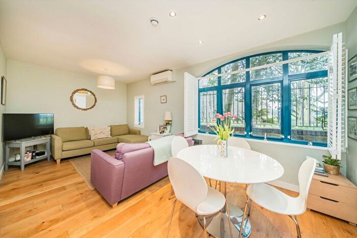 1 Bedroom Flat For Sale In Deodar Road, Putney, SW15