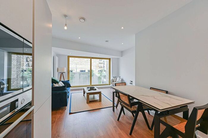 2 Bedroom Flat For Sale In Carpenters Mews, Wandsworth, London, SW17