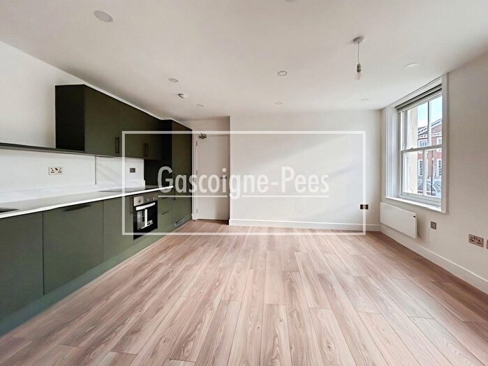 2 Bedroom Flat To Rent In Midland House, Dorking, RH4