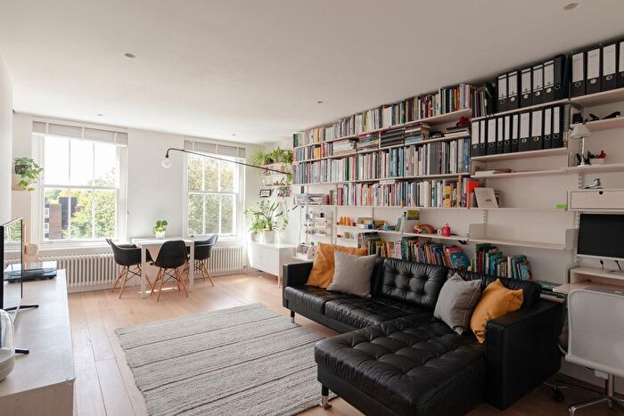 2 Bedroom Flat For Sale In Camberwell Grove, Camberwell, SE5