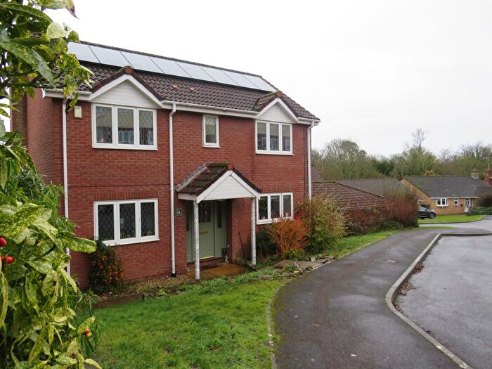 4 Bedroom Detached House For Sale In Cygnet Drive, Durrington, Salisbury, SP4