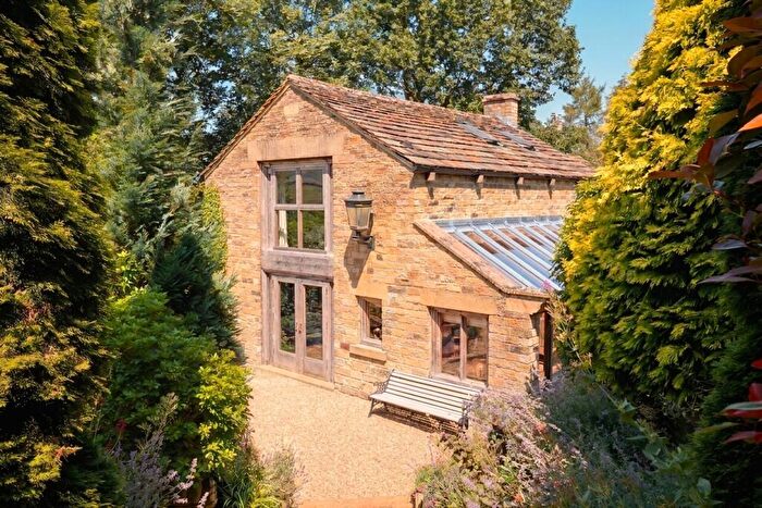 2 Bedroom Detached House For Sale In Derbyshire Level, Glossop, SK13