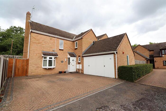 5 Bedroom Detached House For Sale In Milfoil Avenue, Conniburrow, Milton Keynes, MK14