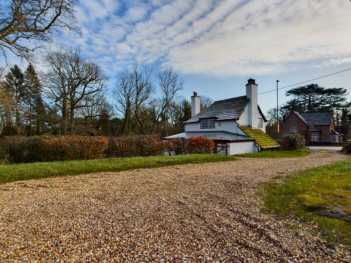 3 Bedroom Detached House To Rent In Guildford Road, Clemsfold, RH12