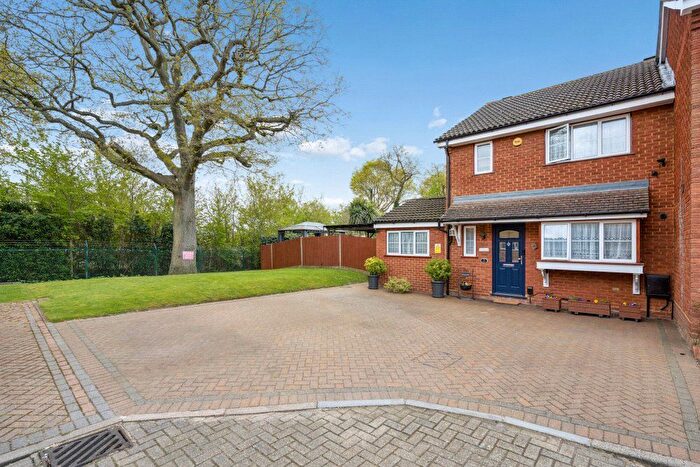 4 Bedroom Detached House For Sale In Thorpland Avenue, Ickenham, UB10