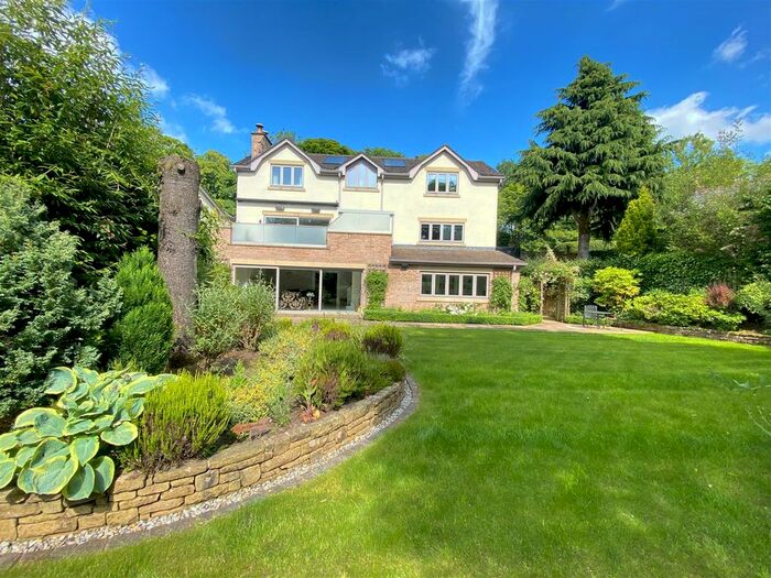 4 Bedroom Detached House For Sale In Mottram Old Road, Stalybridge, SK15