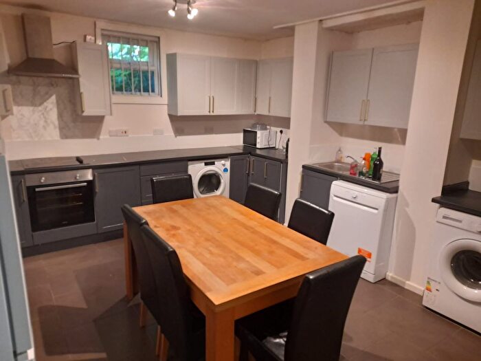 6 Bedroom Terraced House To Rent In Cliff Mount, Leeds, West Yorkshire, LS6