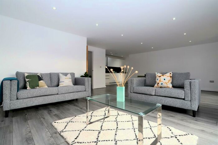 2 Bedroom Apartment To Rent In The Spectrum Liverpool, L1