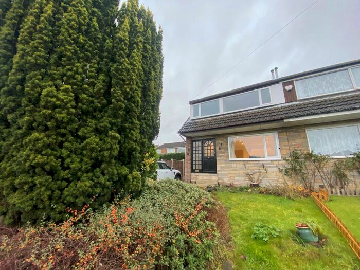 3 Bedroom House To Rent In Kenworthy Rise, Leeds, LS16