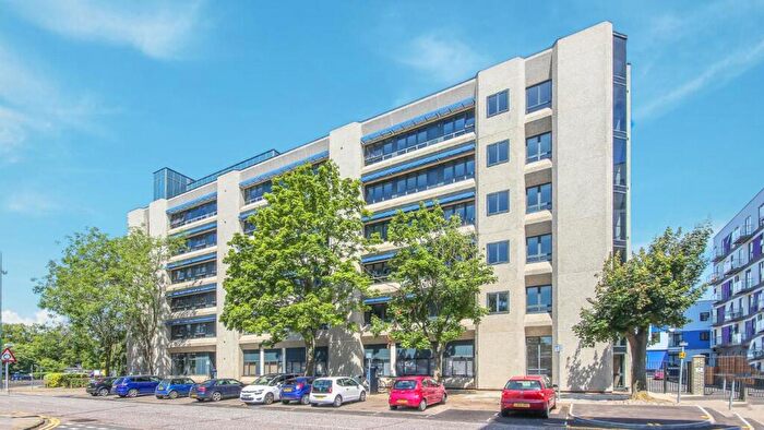 1 Bedroom Apartment For Sale In Skyline House, Swingate, Stevenage, SG1