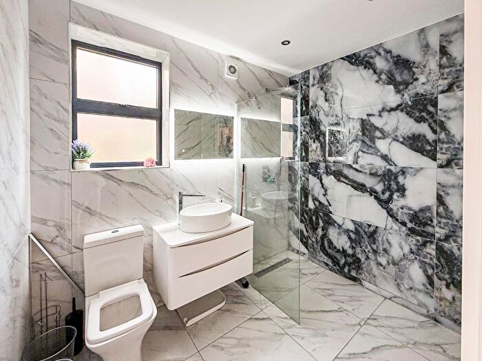 2 Bedroom Flat To Rent In Julien Road, Coulsdon, CR5