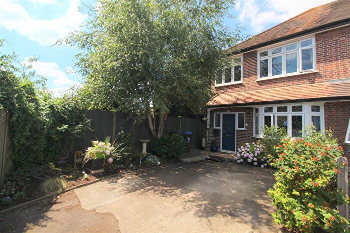 3 Bedroom Semi Detached House For Sale In Studland Road, Byfleet, KT14