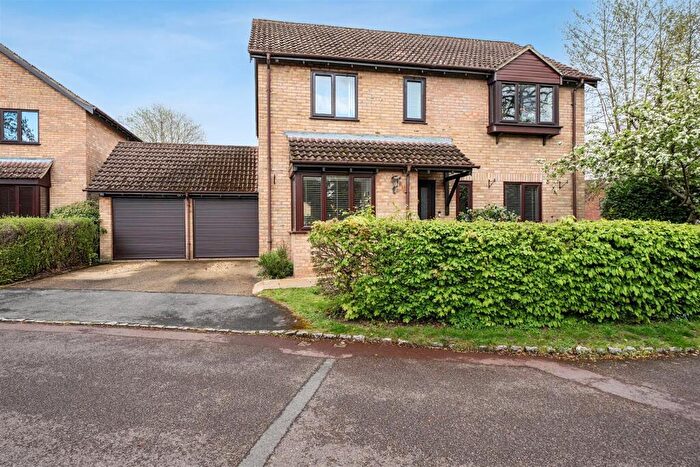 4 Bedroom Detached House For Sale In Chaucer Road, Crowthorne, Berkshire, RG45