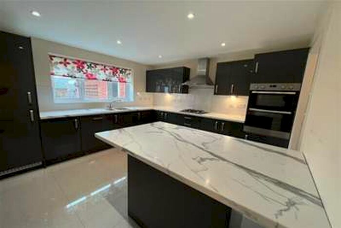 4 Bedroom House To Rent In Swindon, SN2