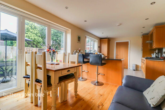 4 Bedroom Detached House For Sale In Spinney Drive, Weston, CW2