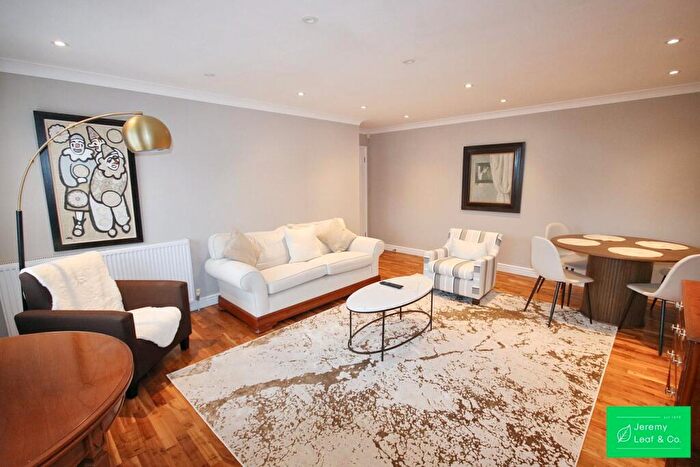 2 Bedroom Flat To Rent In Whittington Mews, London, N12