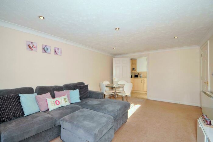 2 Bedroom Apartment To Rent In Newbury, Berkshire, RG14