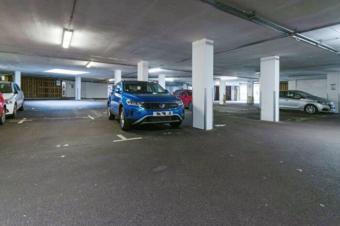 2 Bedroom Flat For Sale In Walsworth Road, Hitchin, Hertfordshire, SG4
