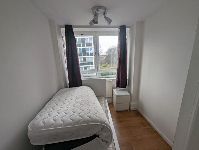 3 Bedroom Flat To Rent In Rolls Road, London, SE1