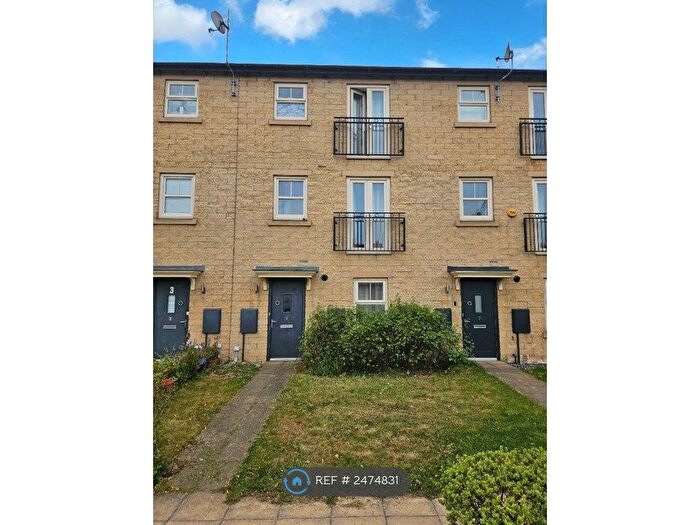 2 Bedroom Terraced House To Rent In Holts Crest Way, Leeds, LS12