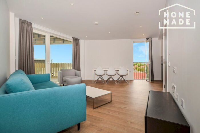 3 Bedroom Flat To Rent In Makers House, Stratford, E20