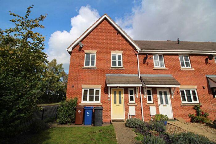 3 Bedroom Semi Detached House To Rent In Cyclamen Close, Branston, DE14