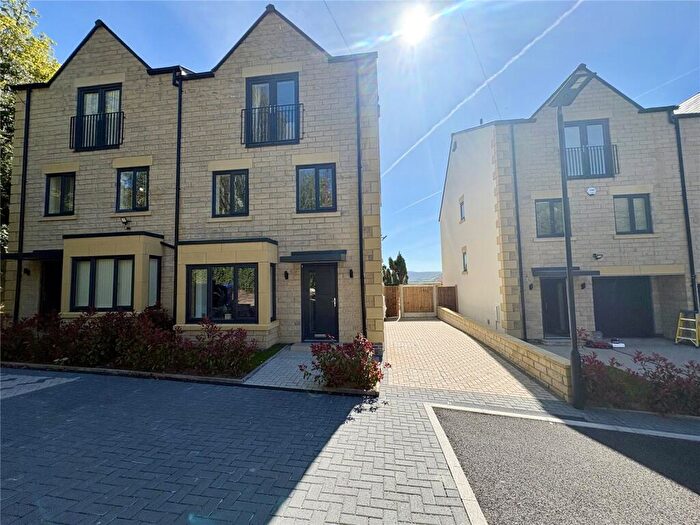 4 Bedroom Semi-Detached House To Rent In Roe Cross Gardens, Mottram, Hyde, Derbyshire, SK14