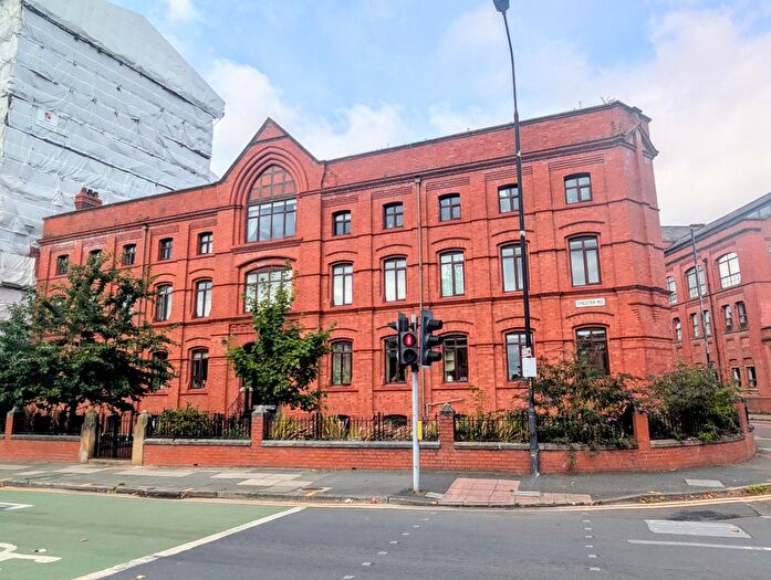 2 Bedroom Flat To Rent In Chester Road, Manchester, M16