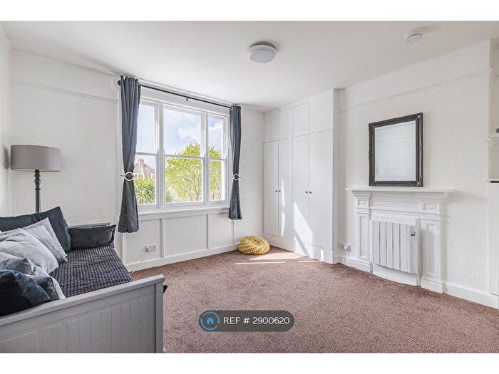 Studio To Rent In Telford Avenue, London, SW2