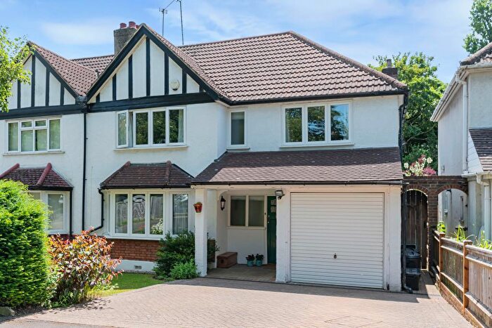4 Bedroom End Of Terrace House For Sale In The Avenue, Orpington, Kent, BR6