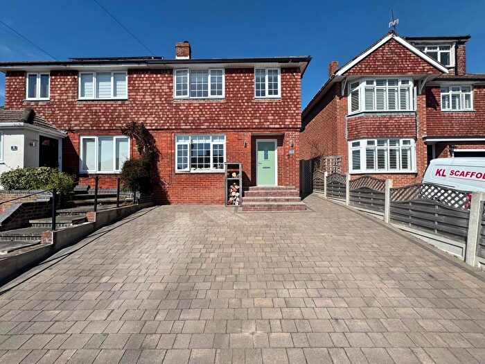 3 Bedroom Semi-Detached House For Sale In Penk Ridge, West Bedhampton, PO9