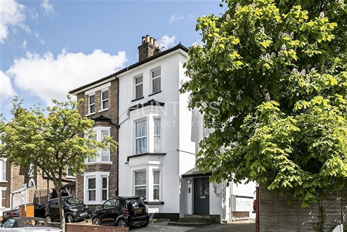 2 Bedroom Flat To Rent In Sunnyside, London, NW2