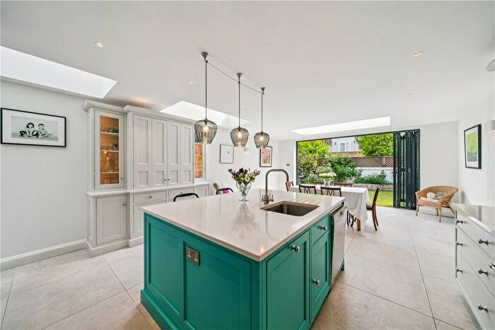 4 Bedroom Terraced House For Sale In Tournay Road, London, SW6
