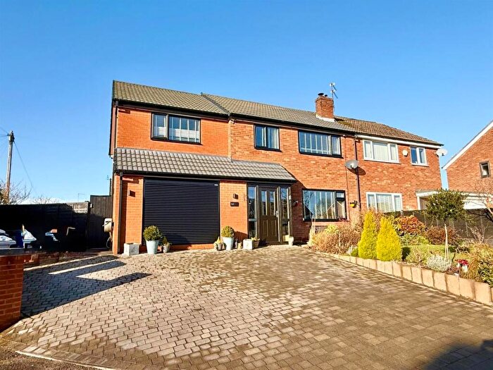 4 Bedroom Semi-Detached House For Sale In Kenilworth Road, Macclesfield, SK11