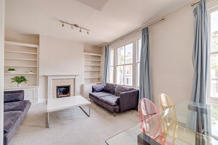 3 Bedroom Maisonette For Sale In Barclay Road, Fulham Broadway, SW6