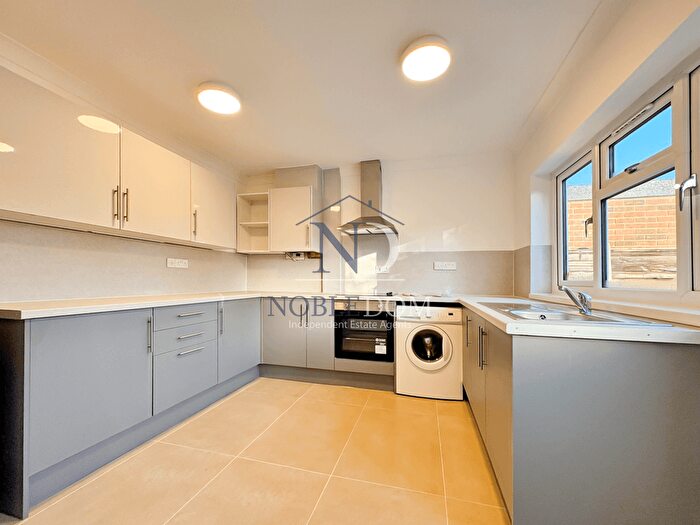 3 Bedroom Detached Bungalow To Rent In West Drayton, UB7