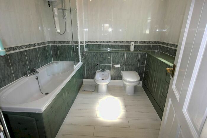 4 Bedroom Detached House For Sale In Tudor Lodge, Grays, Essex, RM16
