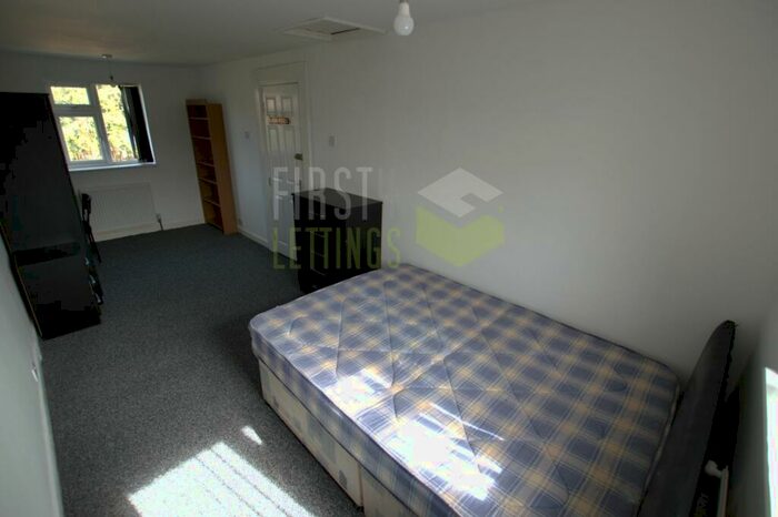 6 Bedroom Semi-Detached House To Rent In Greenhill Road, Clarendon Park, LE2