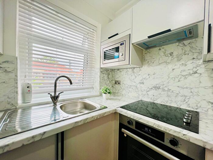 Studio To Rent In First Floor Galpins Road, CR7