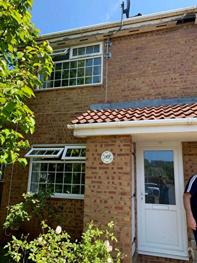 2 Bedroom House To Rent In New Road, Bristol, BS34